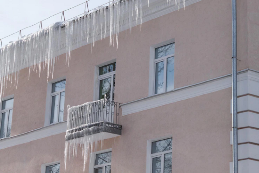 Tips to Prevent Roof Damage in Winter