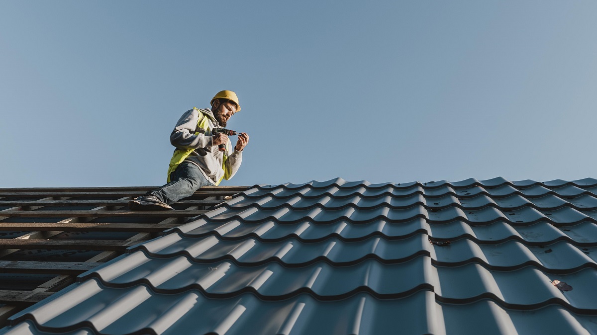 Tips to Clean & Maintain Metal Roofs in America for 202